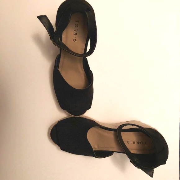 Platform Sandals - Picture 3 of 3